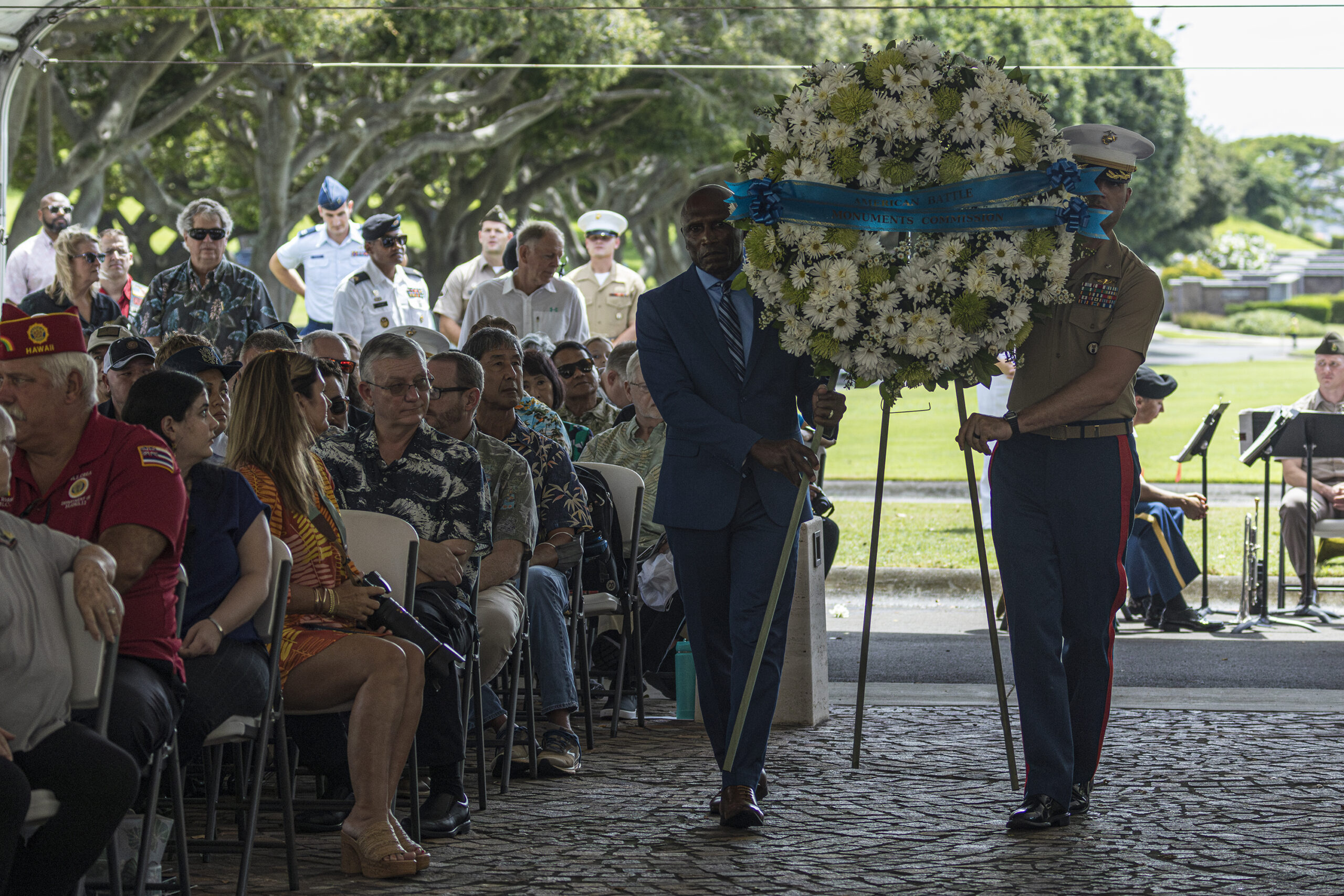 Picture of Commissioner John L. Estrada carrying the ABMC wreath. Credits: American Battle Monuments Commission. 