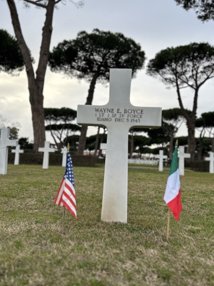 Picture of the headstone of 1st Lt. Wayne E. Boyce at Sicily-Rome American Cemetery. Credits: American Battle Monuments Commission.