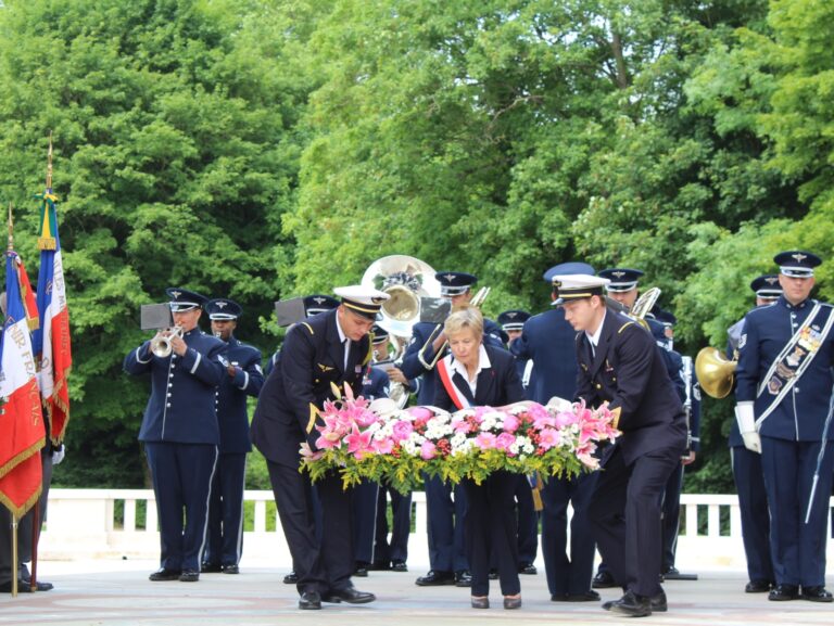 Mayor Barody-Weiss lays a wreath during the 2017 Memorial Day Ceremony at Lafayette Escadrille Memorial Cemetery. Image courtesy of Daisy Bachofen.