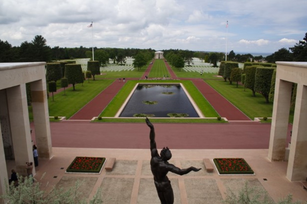 Memorial at Normandy American Cemetery with its statue. Credits: Robert Uth/ American Battle Monuments Commission